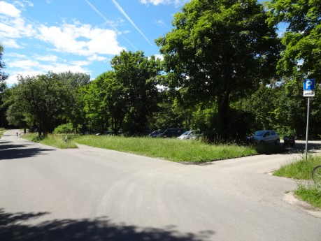 Parkplatz Rheingoldstr. Mannheim vor Rheindamm Richtung Strandbad